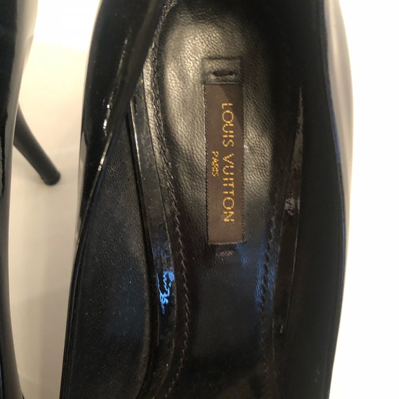 LV black patent pumps - Picture 2 of 6